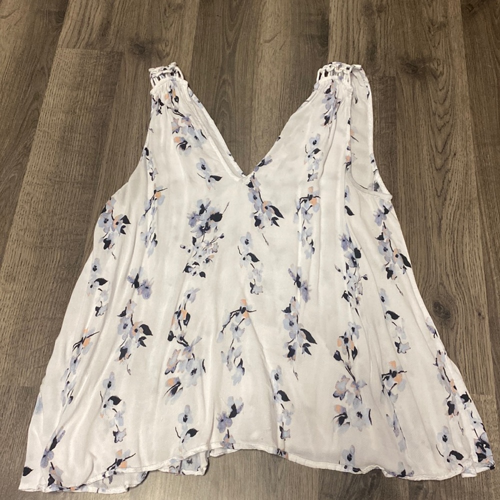 GF White flower tank